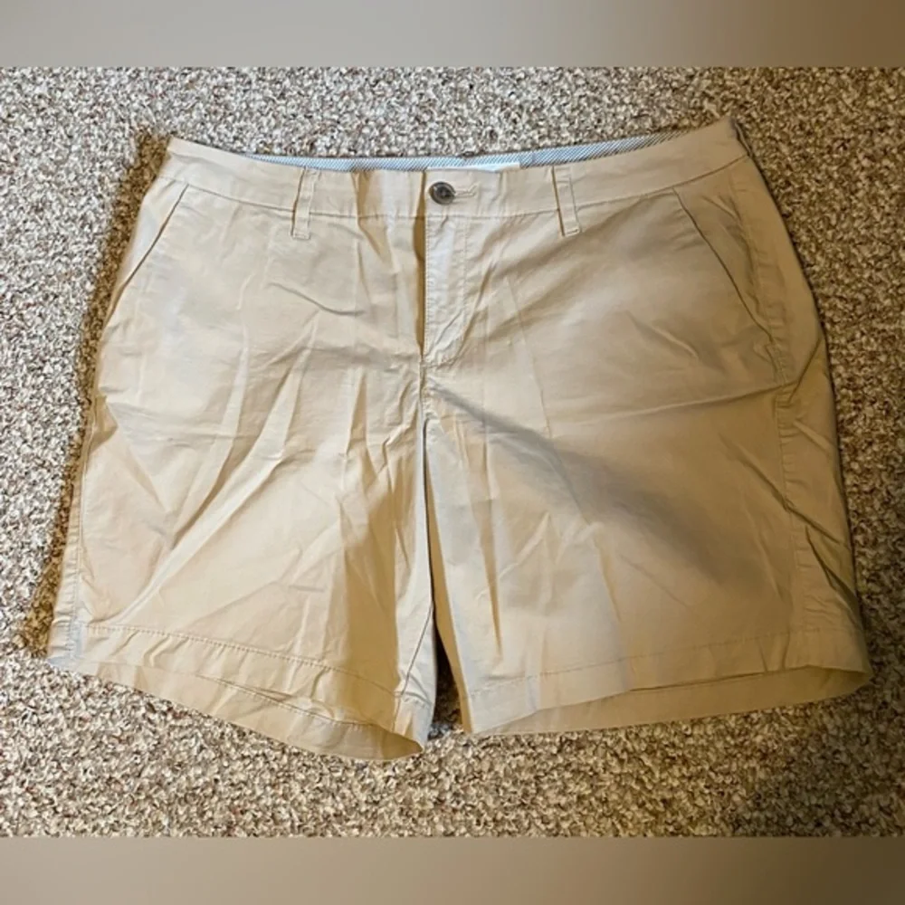 Old Navy Khaki Shorts - Picture 1 of 4